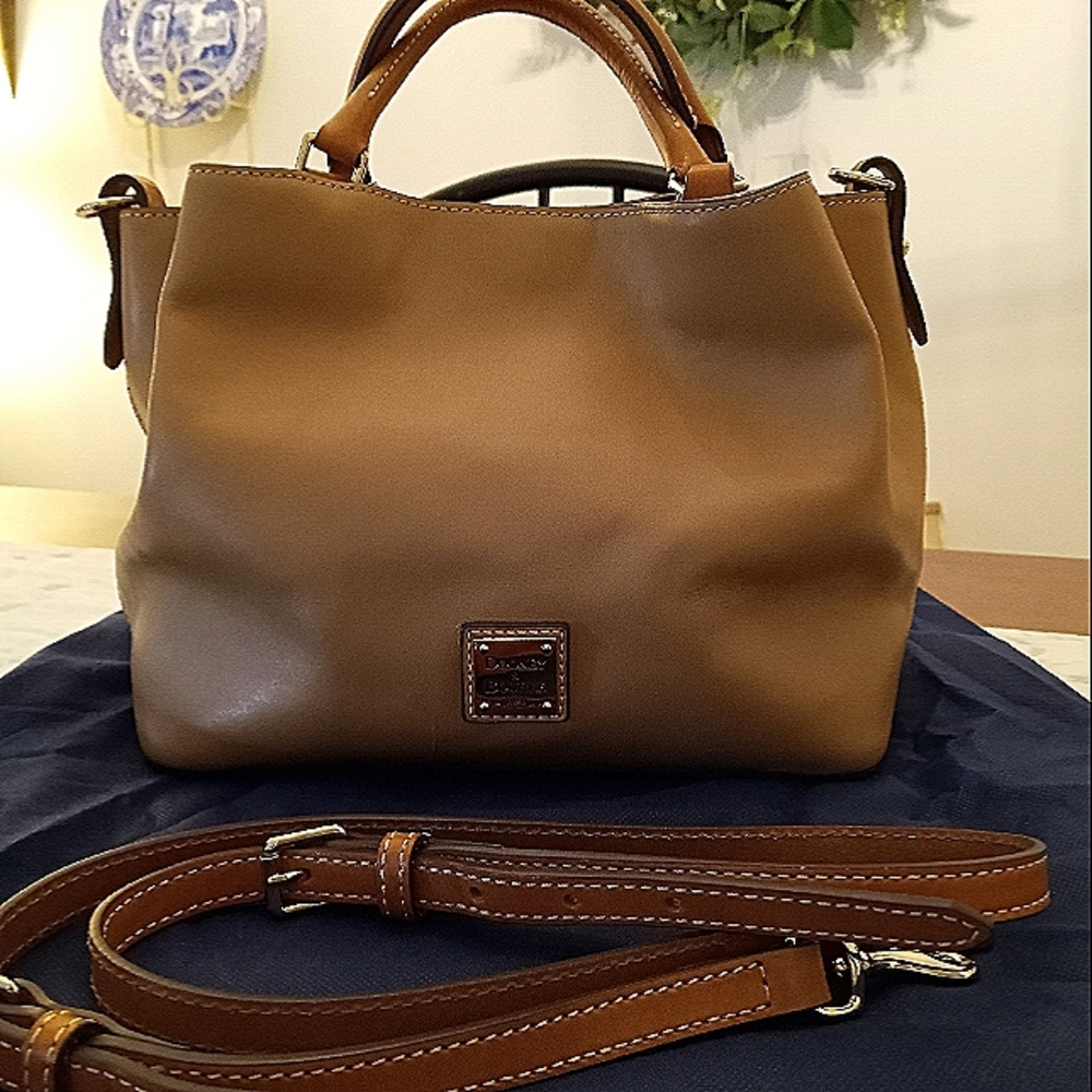 Dooney & Bourke  Barlow. Leather Satchel
